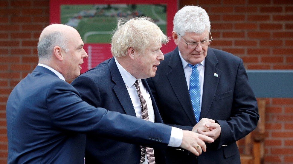 جونسون يعد بـ "طلاق" أسرع من البرق!