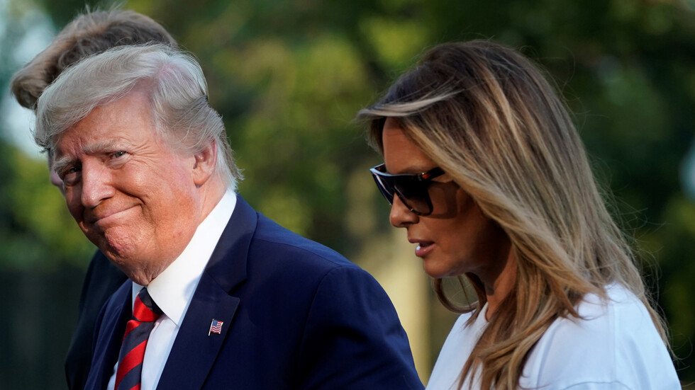 البيت الأبيض يدعو الأمريكيين للاختيار بين الديكين التركيين الروميين "خبز" و"زبدة"