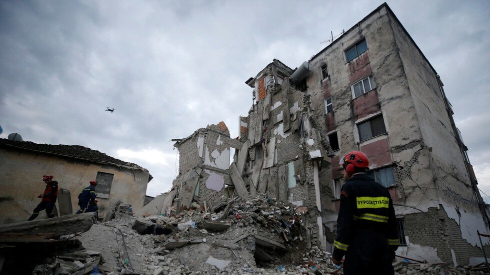 حصيلة ضحايا زلزال ألبانيا تقترب من 30 قتيلا