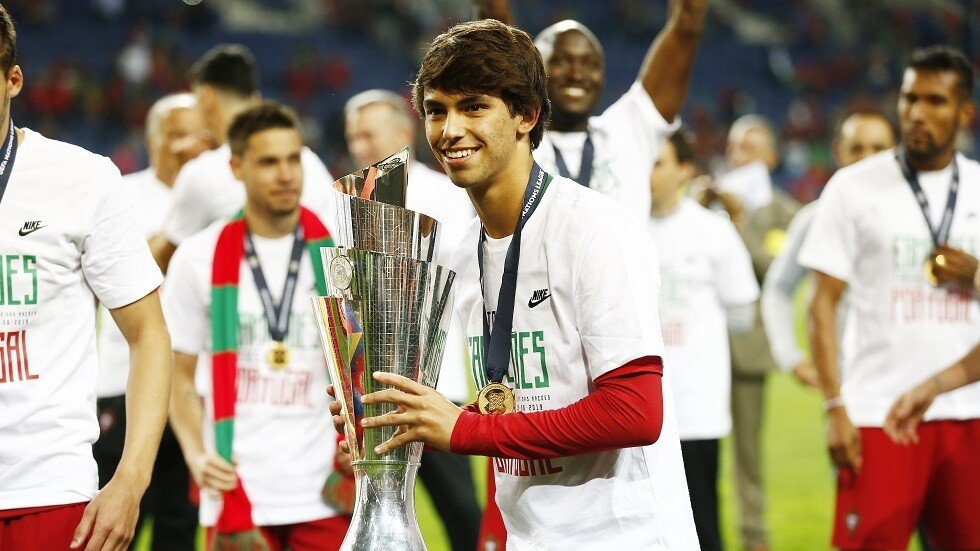 جواو فيليكس يتوج بجائزة "الفتى الذهبي"