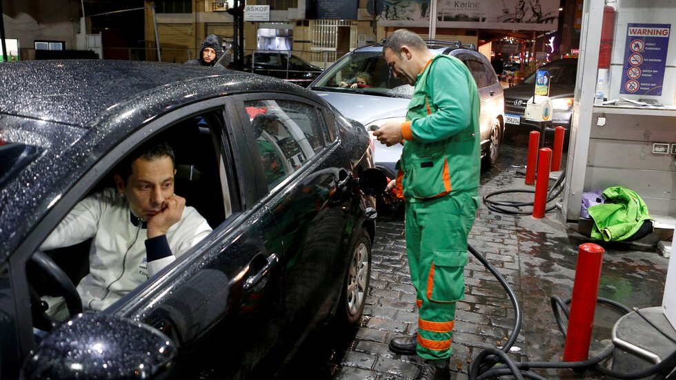 اليوم.. إضراب مفتوح لنقابة محطات الوقود في لبنان