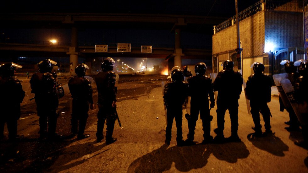 طهران تحتج رسميا لدى بغداد بعد إحراق قنصليتها في النجف