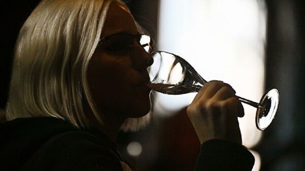 تحديد جرعة الكحول الآمنة للرجال والنساء