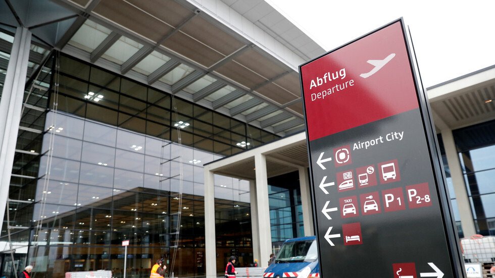 قنبلة من الحرب العالمية الثانية توقف مطار برلين شونفيلد عن العمل