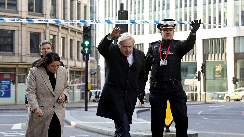 جونسون يتفقد مسرح عملية الطعن في لندن (صور)