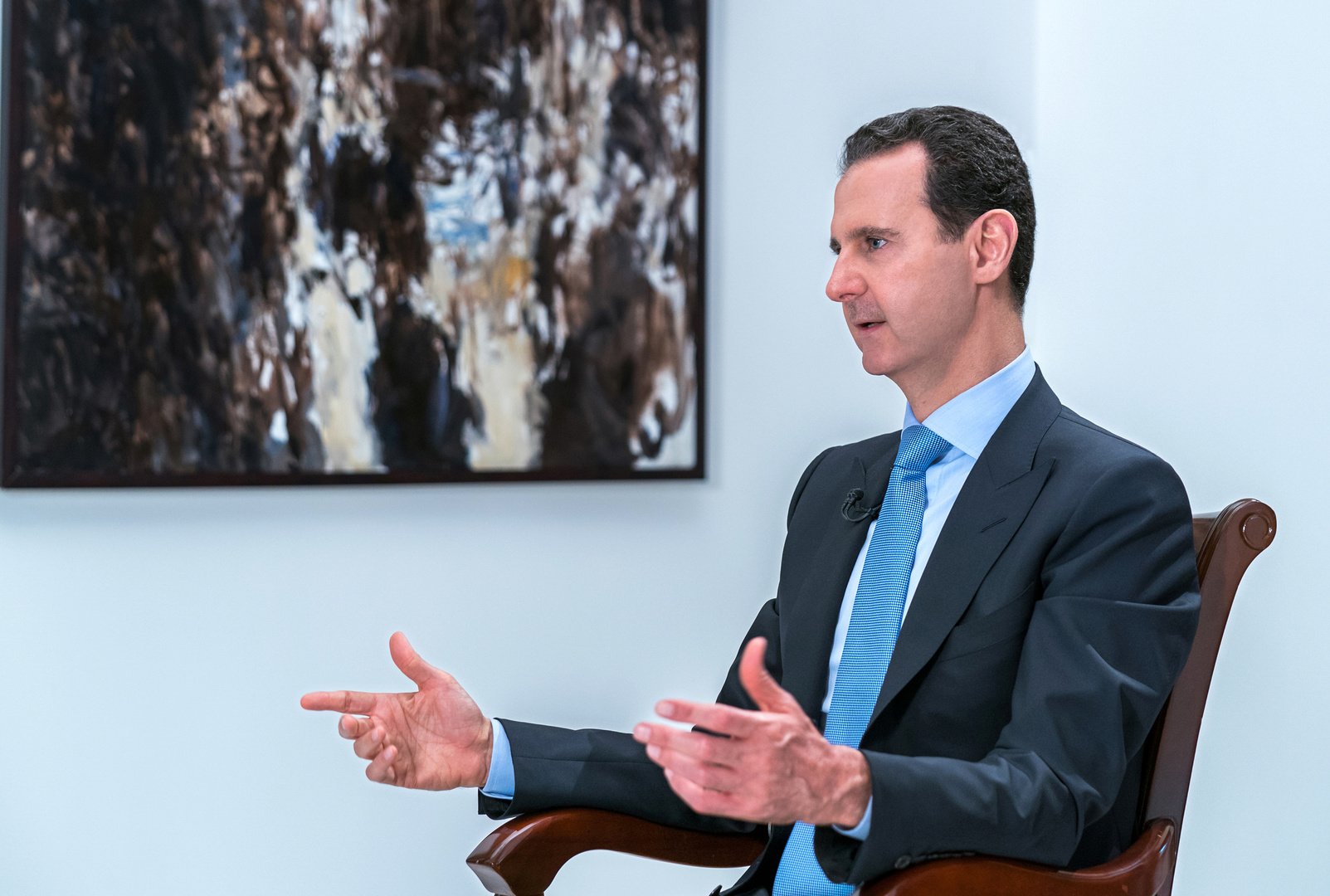 الأسد يتحدث عما يجري وراء الستار وعن معجزة الليرة