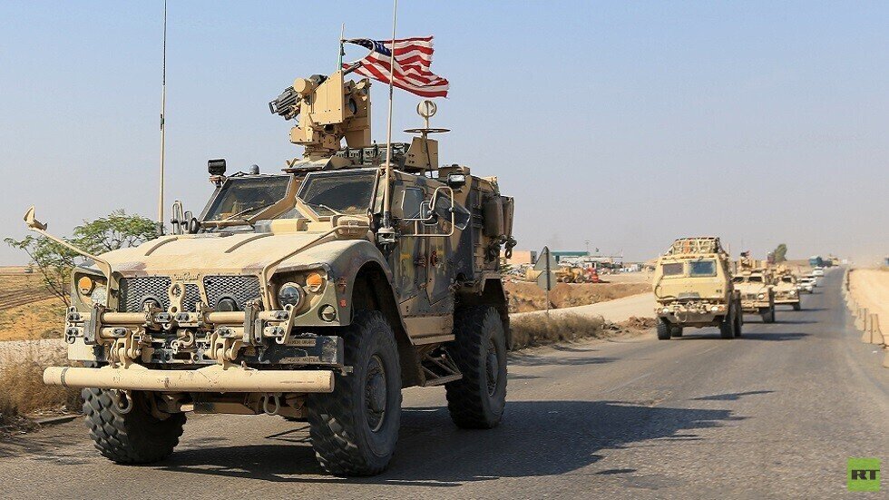 انسحاب قافلة عسكرية أمريكية كبيرة من سوريا باتجاه العراق (فيديو)
