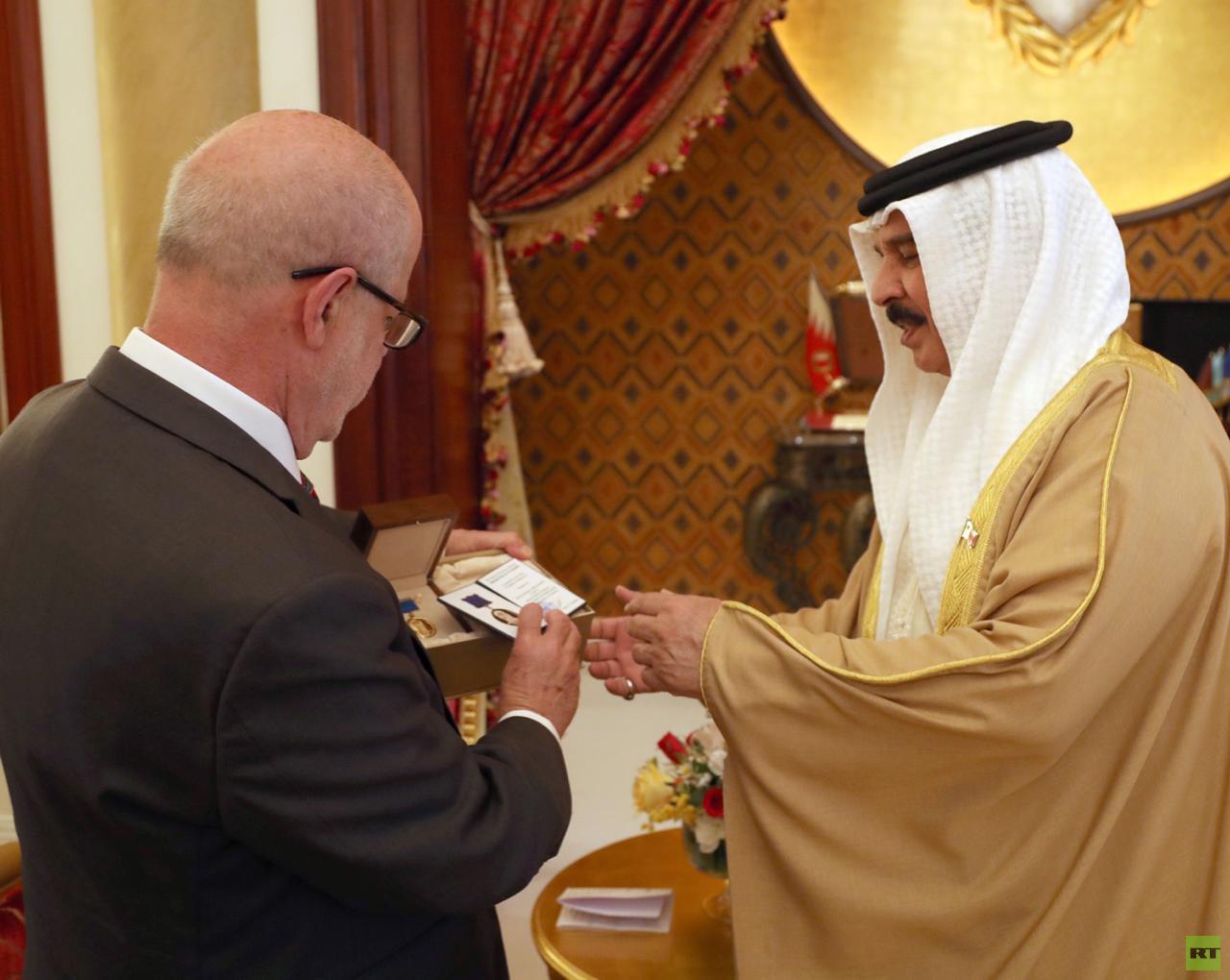 معهد الإستشراق الروسي يكرم ملك مملكة البحرين ويقلده وسام 