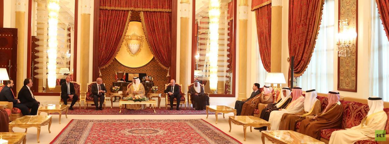 معهد الإستشراق الروسي يكرم ملك مملكة البحرين ويقلده وسام 