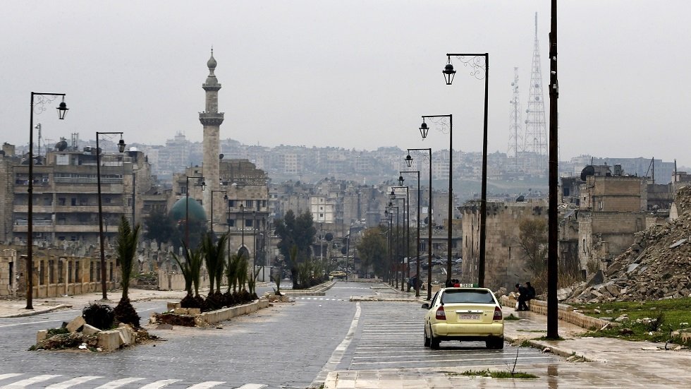 مقتل شخص وإصابة آخرين في استهداف أحياء حلب السورية بالقذائف