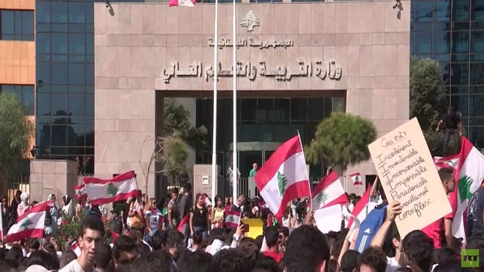 تواصل الاعتصامات والتظاهرات في لبنان