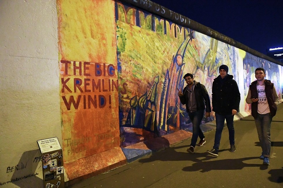 ساسة أوروبيون: سقوط جدار برلين وضع أساس مرحلة جديدة في التاريخ