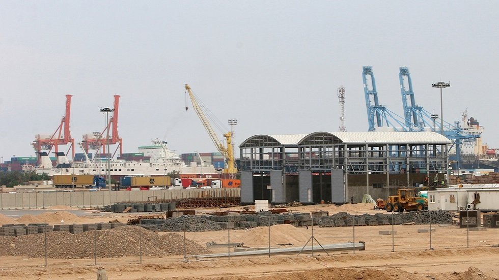 مسؤول عراقي يعلن إعادة فتح ميناء أم قصر