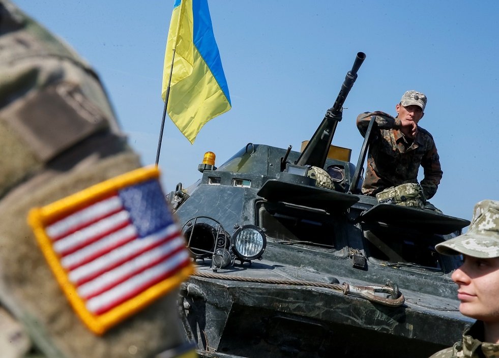 زيلينسكي يكلّف باعتماد الجيش الأوكراني معايير الناتو في القيادة