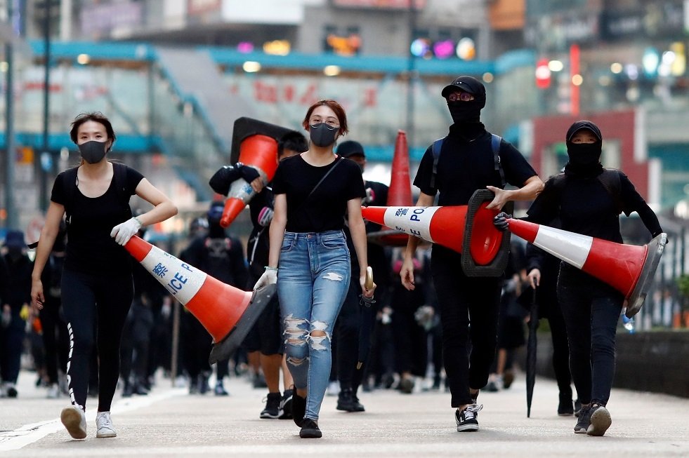 زعيمة هونغ كونغ تصف المتظاهرين بأعداء الشعب