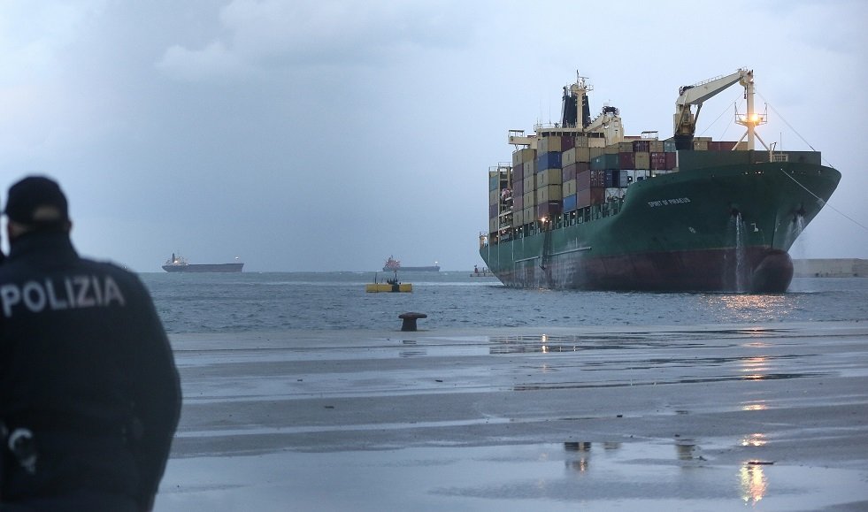 القراصنة يعاودون نشاطهم في خليج المكسيك ويهاجمون سفينة شحن إيطالية