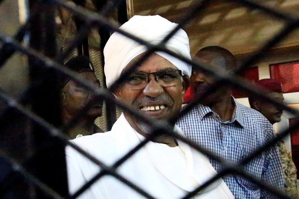 النيابة السودانية تخاطب سلطات السجون بتسليم البشير وآخرين بشأن قضية انقلاب 1989