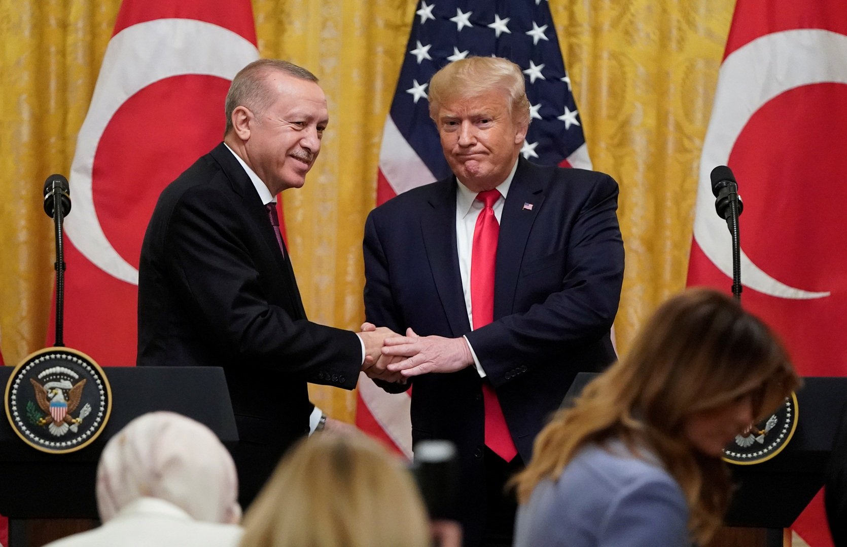 الليرة تنخفض بعد اجتماع ترامب وأردوغان