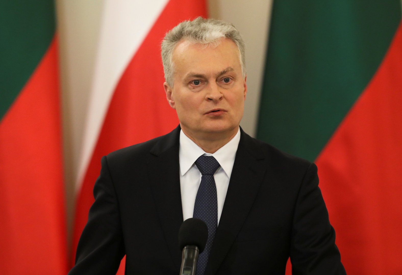 رئيس ليتوانيا يعفو عن مواطنين روسيين اتهما بالتجسس
