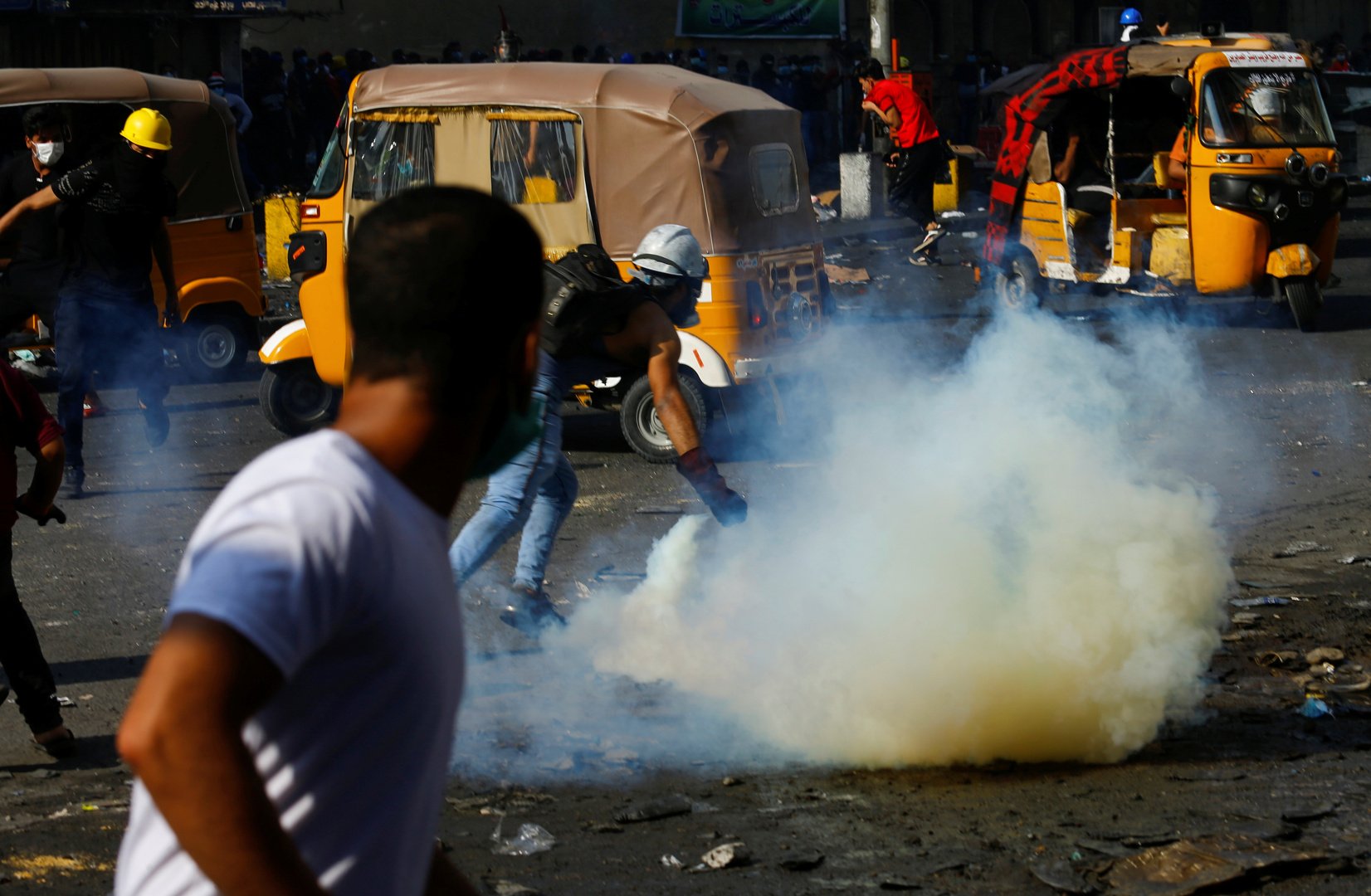مراسلنا: مقتل 4 متظاهرين خلال اشتباكات بين محتجين وقوات الأمن في بغداد