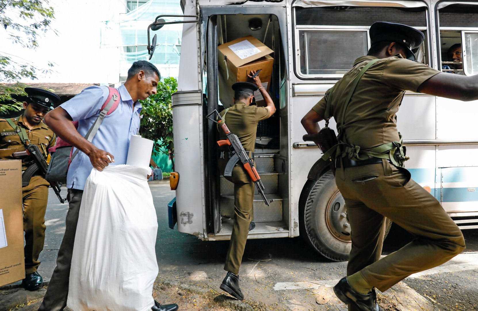 هجوم مسلح في سريلانكا يستهدف حافلات تقل مسلمين للمشاركة في الانتخابات