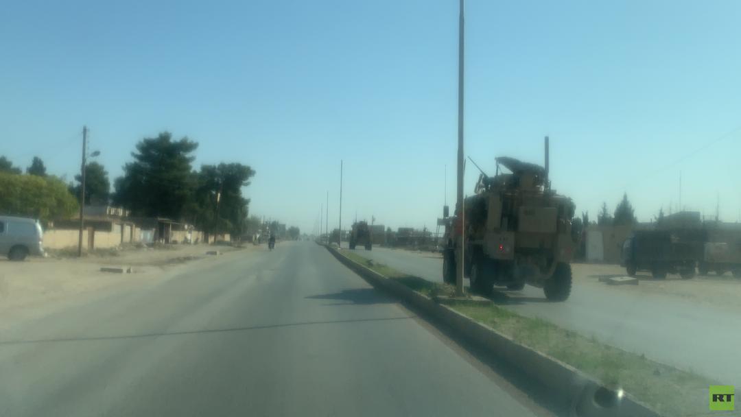 مراسلنا: قافلة للجيش الأمريكي تدخل القامشلي وتتجه شرقا للقيام بدورية (صور+فيديو)