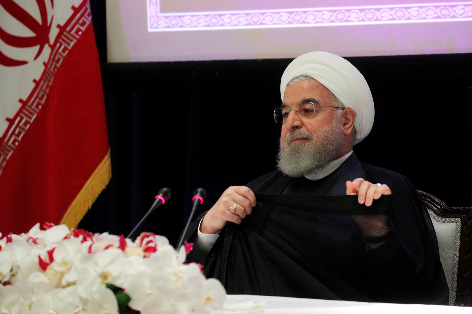البرلمان الإيراني يطالب باستجواب روحاني على خلفية الوضع الاقتصادي في البلاد