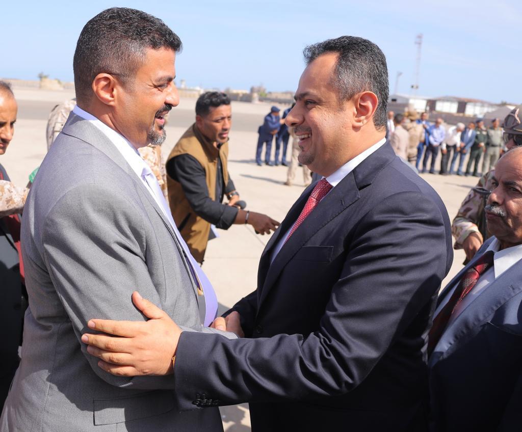 رئيس الوزراء اليمني وعدد من أعضاء حكومته يصلون إلى عدن (صور)