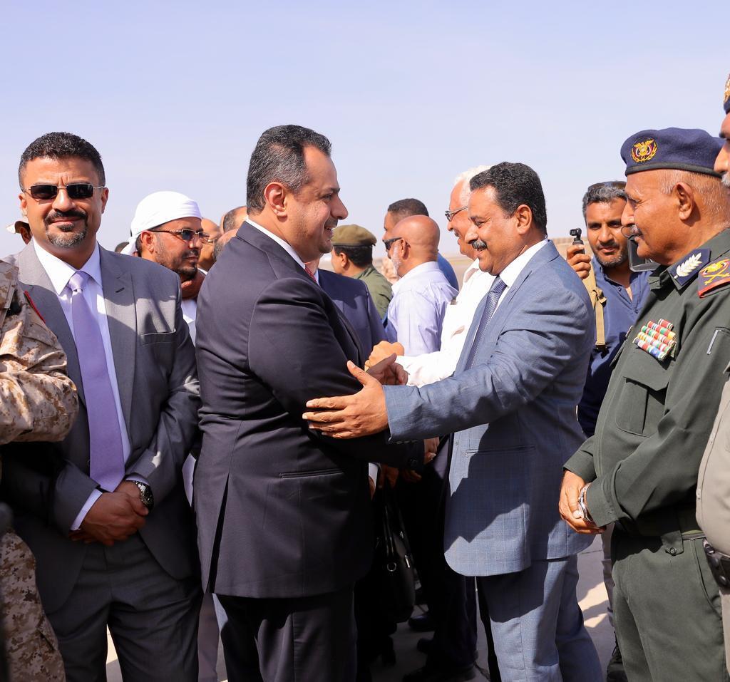 رئيس الوزراء اليمني وعدد من أعضاء حكومته يصلون إلى عدن (صور)