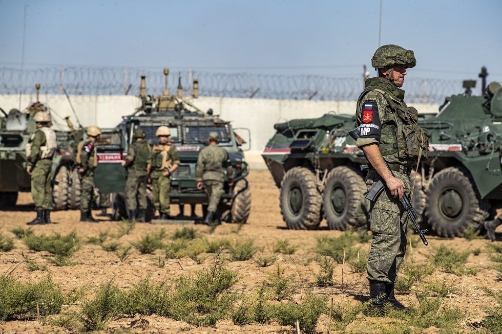 الشرطة العسكرية الروسية شمال شرق محافظة الحسكة على طول الحدود السورية التركية في 11 نوفمبر 2019