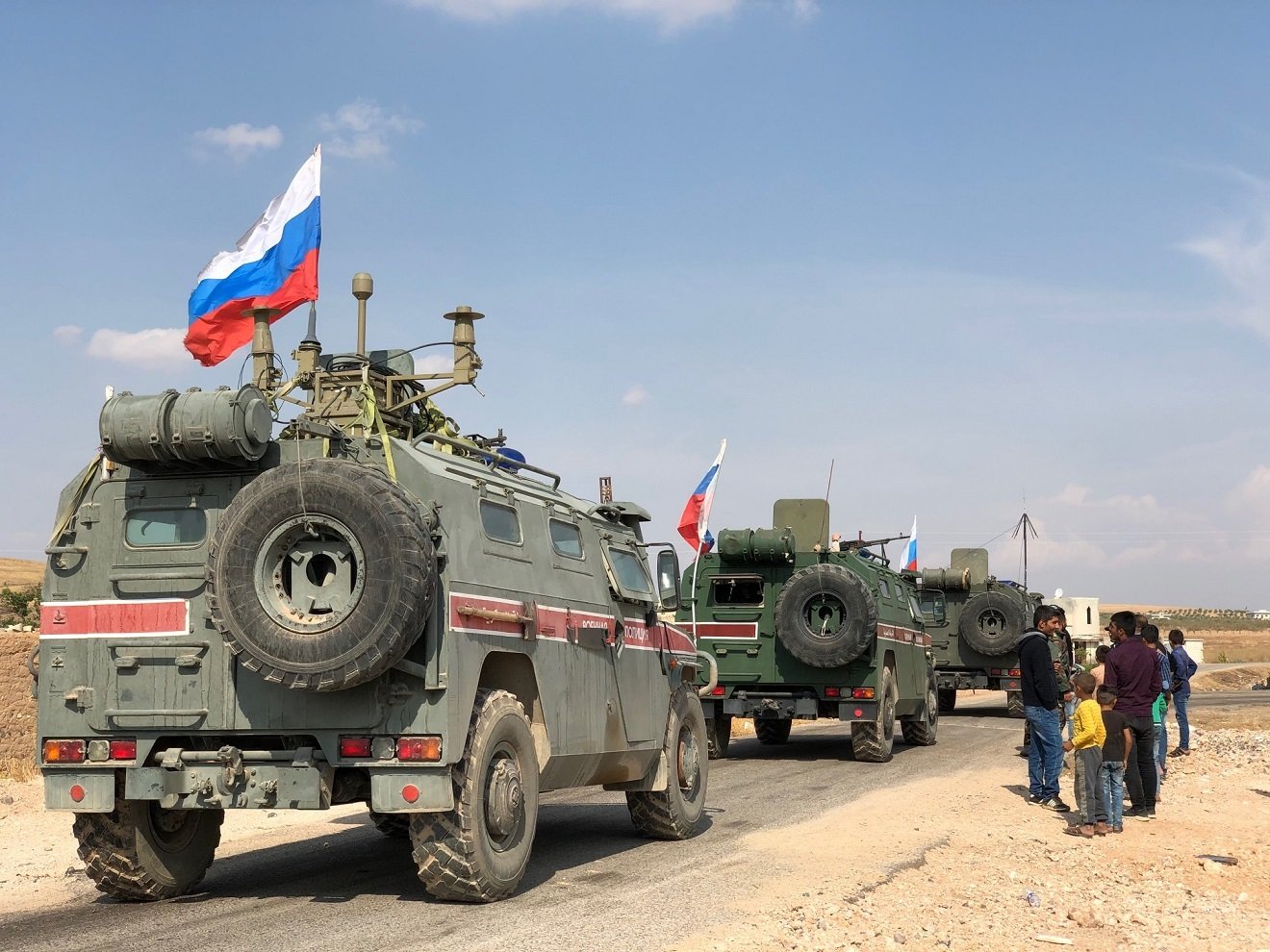 الشرطة العسكرية الروسية تسير دوريتين في حلب والرقة