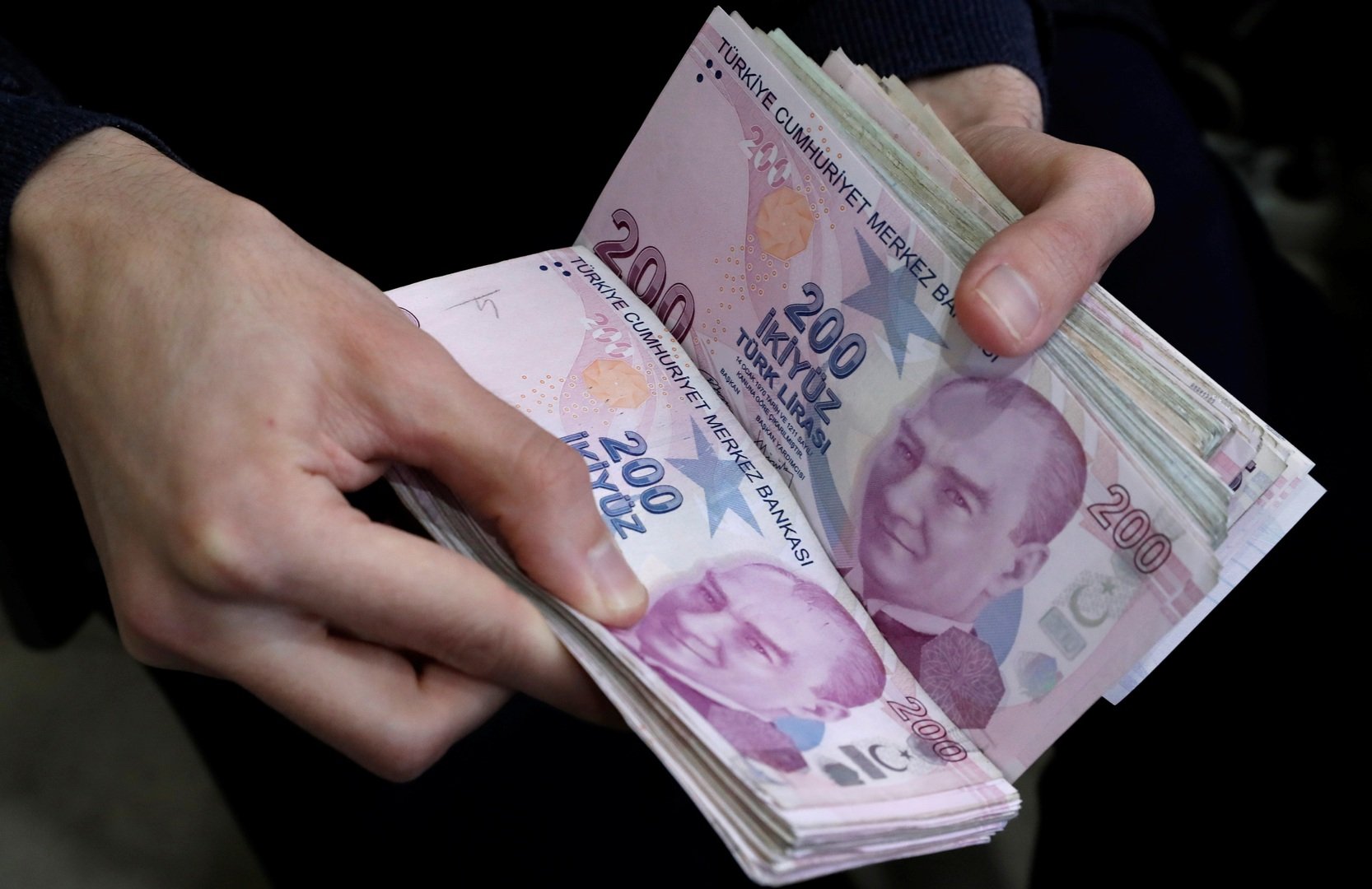 تركيا ترفد اقتصادها بعملة جديدة