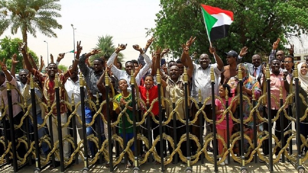المؤتمر الوطني السوداني يدعو لتشكيل حكومة تكنوقراط برئاسة حمدوك
