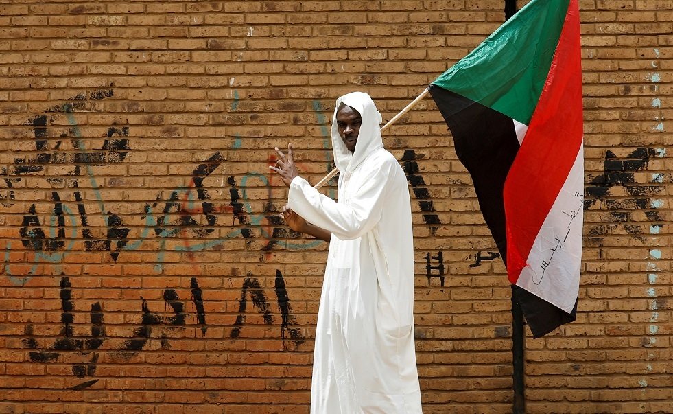السودان.. إلغاء تراخيص 24 منظمة محسوبة على نظام الرئيس المعزول عمر البشير وتجميد أرصدتها