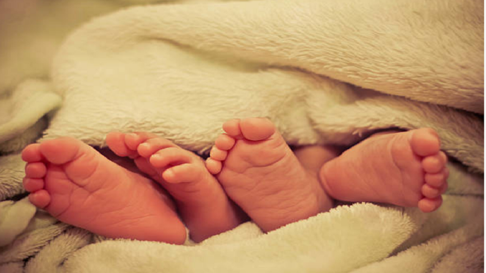 ولادة طفل برأسين و3 أذرع في حالة نادرة للغاية بالهند (فيديو)