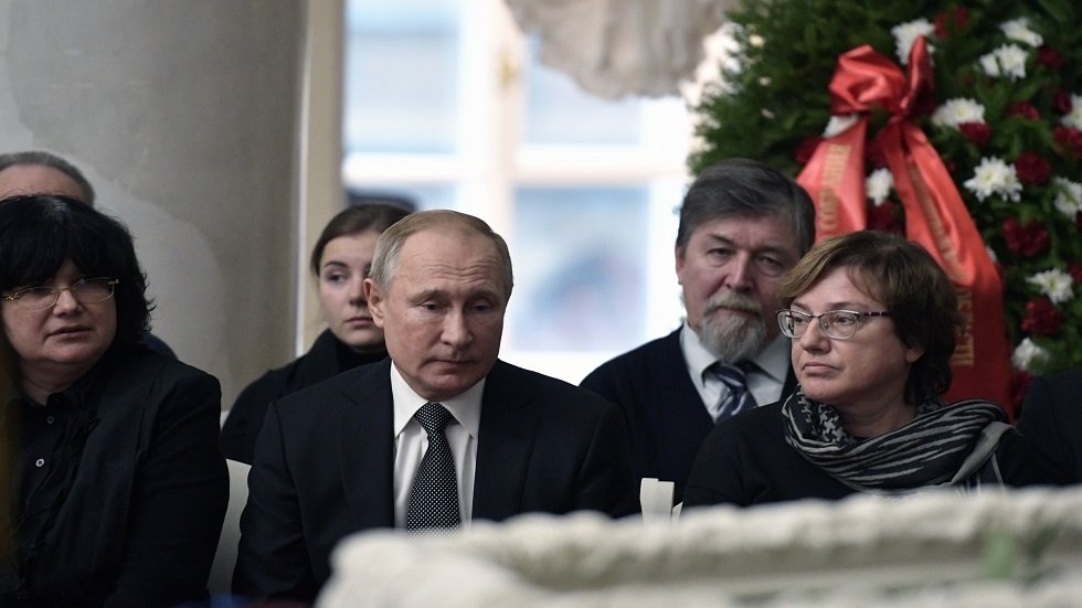 بوتين يلقي نظرة الوداع على رئيسة جامعة بطرسبورغ