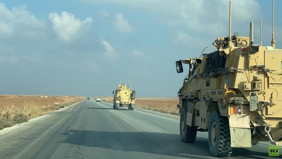 سوريا.. قوات بريطانية تغادر قاعدتها في ريف الحسكة باتجاه حقل نفطي في دير الزور (صور+فيديو)