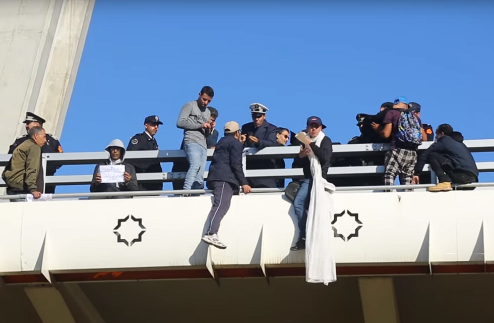 المغرب.. محاولة انتحار جماعية في الدار البيضاء (فيديو)