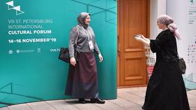 منتدى بطرسبورغ الثقافي الدولي الثامن يبدأ فعالياته