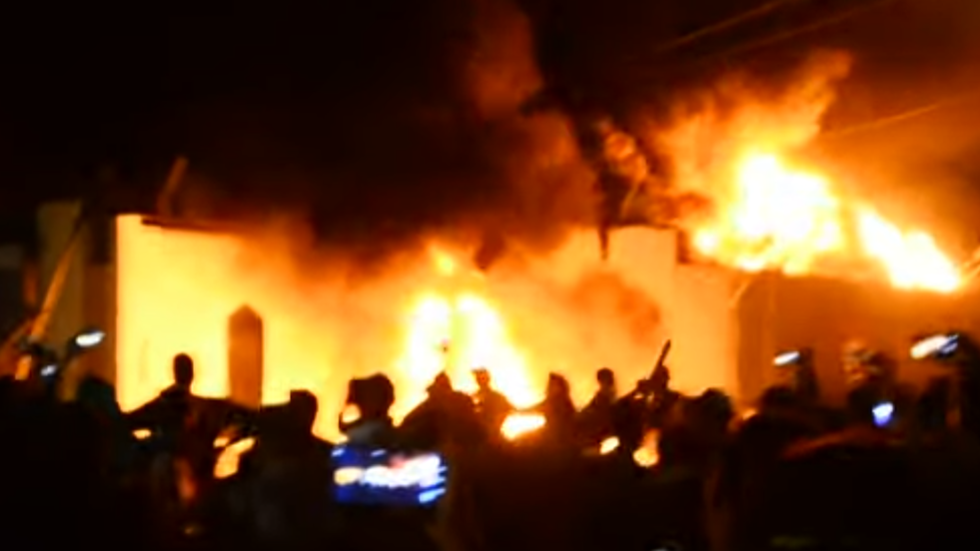 إحراق القنصلية الإيرانية في مدينة النجف جنوب العراق للمرة الثانية خلال أسبوع