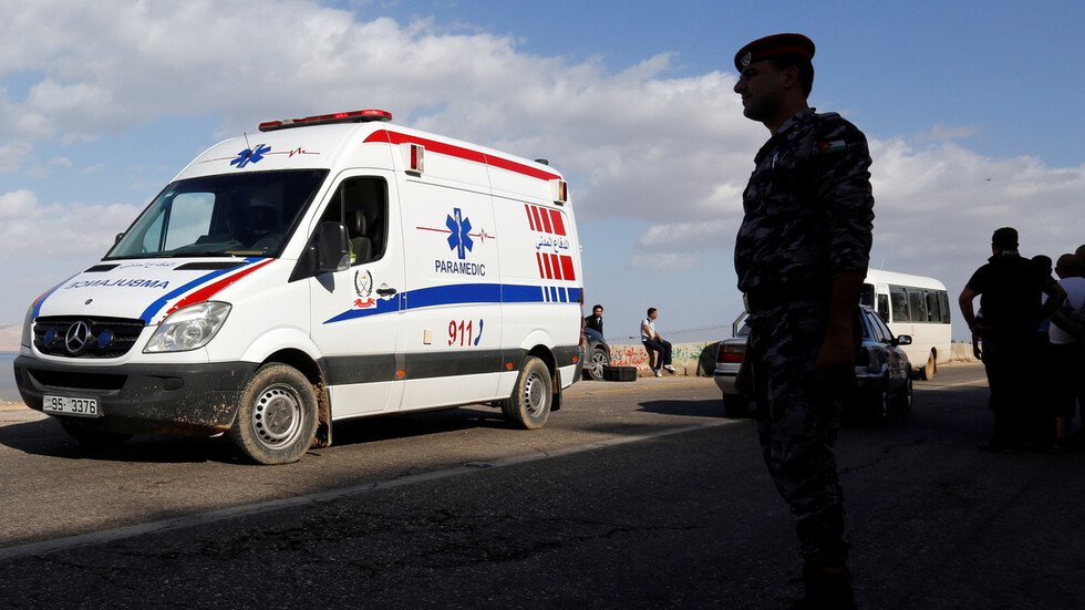 مقتل 13 باكستانيا بينهم 8 أطفال في الأردن جراء حادث مأساوي