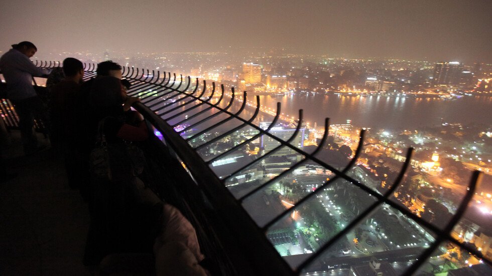 النائب العام المصري يتدخل بعد تسريب فيديو لانتحار شاب من برج القاهرة