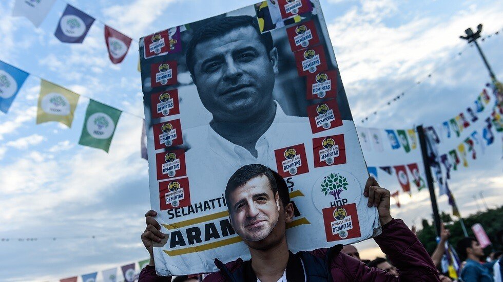 نقل سياسي تركي معارض مسجون إلى المستشفى