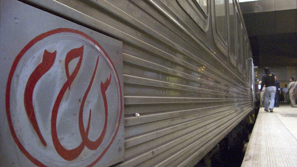 مصر.. نجاة 150 راكبا من موت محقق