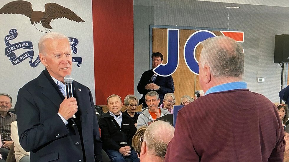 بايدن لرجل سأله عن أعمال نجله في أوكرانيا: أنت كاذب لعين!