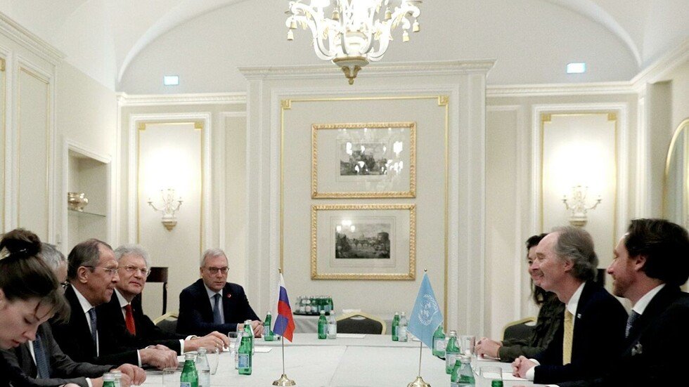 لافروف وبيدرسن يؤكدان دعمهما لجهود اللجنة الدستورية السورية