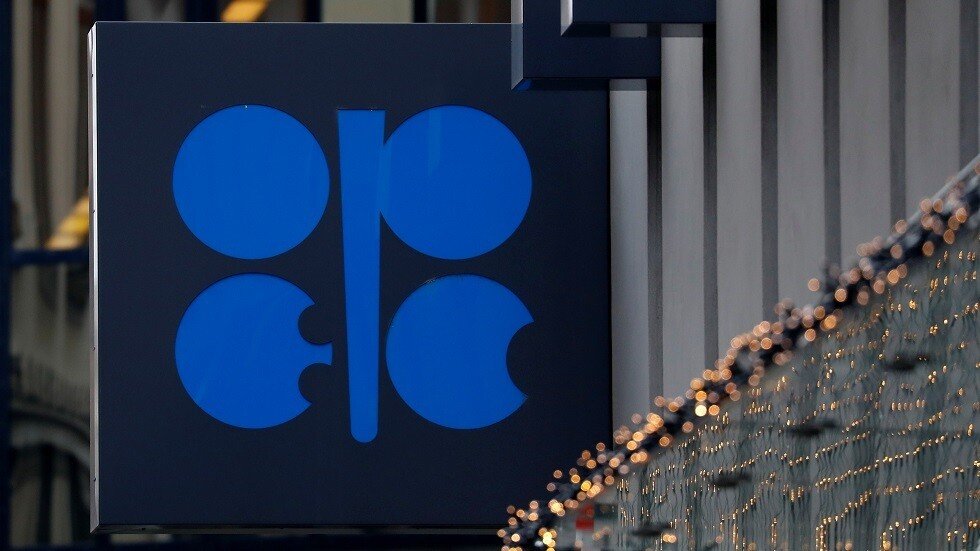 "أوبك+" توافق على خفض الإنتاج بواقع نصف مليون برميل يوميا
