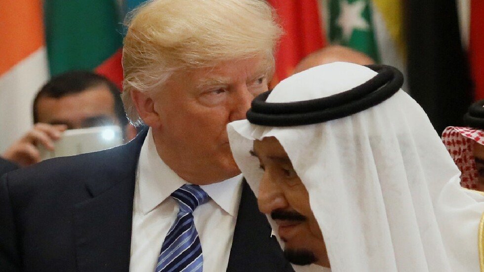 الملك سلمان يعزي ترامب بضحايا هجوم فلوريدا الذي نفذه مواطن سعودي