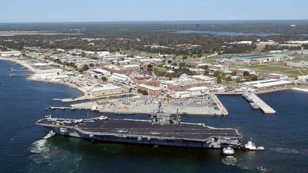 قادة السعودية ومغردوها يتبرأون من الطيار مطلق النار في فلوريدا