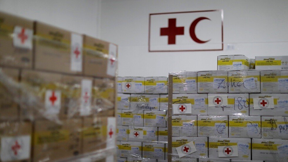 ممثل الأردن يتسلم جائزة الصليب الأحمر والهلال الأحمر للسلام والإنسانية